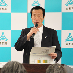 今年４月２４日に実施した社長定例会見の様子