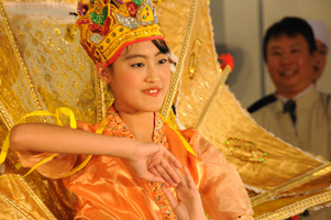 ミャンマーの伝統舞踊を鑑賞できる
