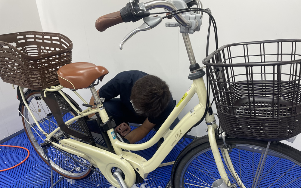 本格的なロードバイク等の自転車はもちろん、いわゆる「ママチャリ」と呼ばれる日常自転車の洗車にも対応。写真は「SENSHA Bicycle 横浜」にて