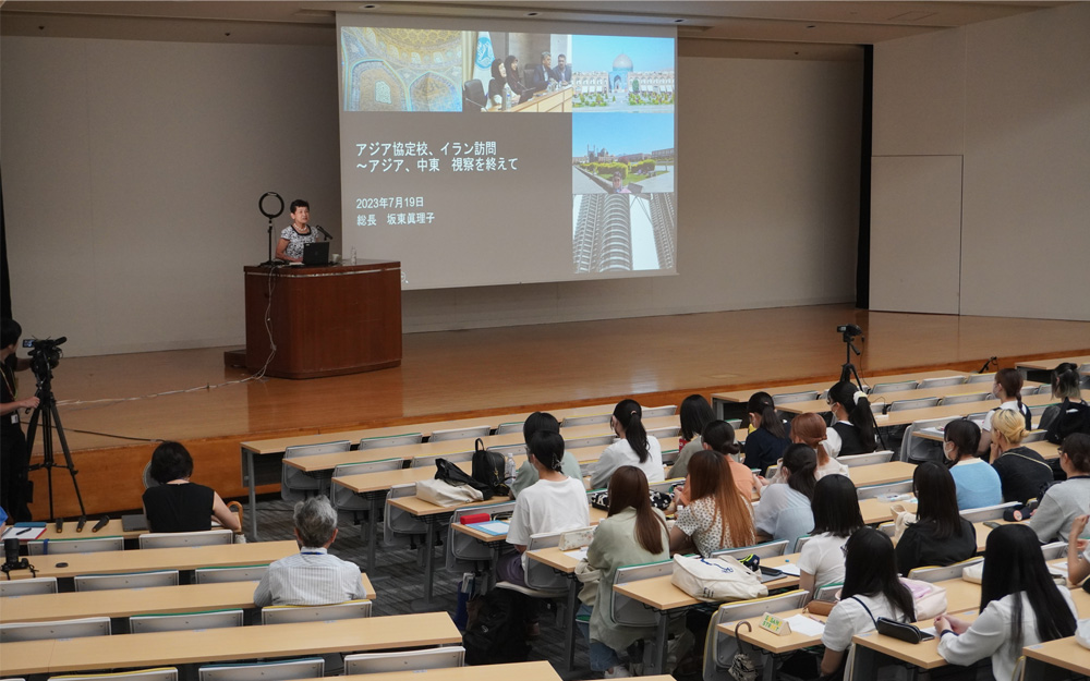 昭和女子大学の学生への特別講義「グローバルに視野を広げる重要性」の様子