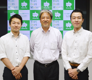 町田式新農法」の礎を作った、まちだシルク農園の林大輔代表取締役(中央右)と、その授業を共に発展させてきた町田商工会議所のメンバーたち