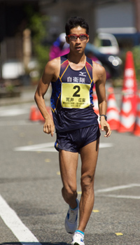 ２０１６年４月に石川県輪島で行われた日本選手権５０?競歩の様子。ここで荒井３尉は２位となり、リオ五輪出場権を獲得した（提供：自衛隊体育学校）