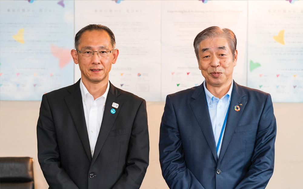 城田恆良代表理事会長右）と山田則人部長