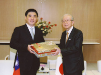 龍斌(ハオ・ロンピン)台北市長の表敬訪問を受ける(2月15日・特別応接室) 写真/議会局提供