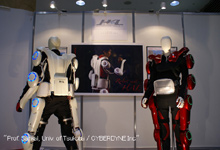介護・福祉用自立支援ロボットスーツ「HAL」。介護・福祉・労働・重作業など、真に技術を必要とする分野に向け、さらなる研究開発を行っていく