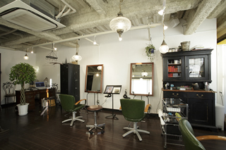 P烍PnɂȂeuhair salon studio ROBBINvB