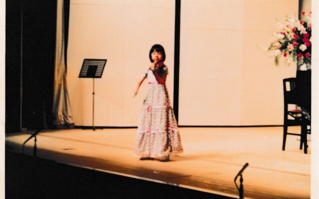 綺麗なドレスを着られるのが嬉しかった。小学2年生の時の発表会