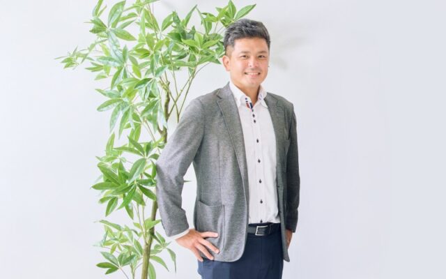 「LX―5600」の営業を担当する、寺岡精工包装事業部グローバルマーケティンググループの鈴木啓太係長（提供：寺岡精工）