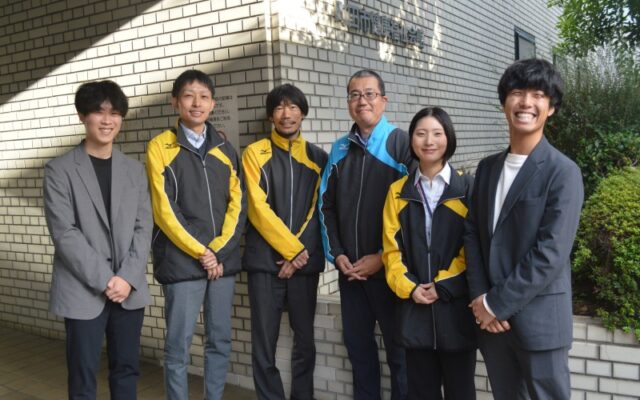 左から株式会社ギフティの鹿野佑介さん、町田市保健所保健予防課母子保健係の堀切優吾さん、山形悠介母子保健担当課長、金野洋介統括係長、菊池聖佳さん、株式会社ギフティの箸本涼真さん